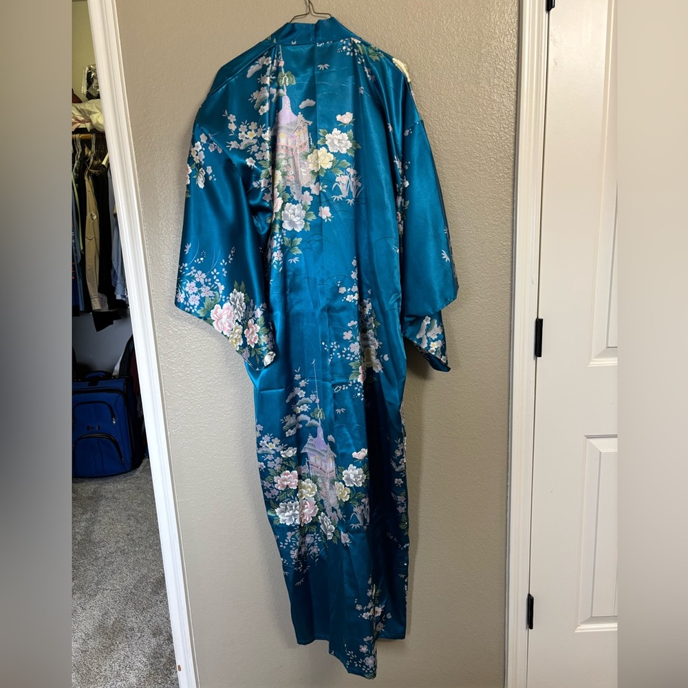 Traditional Satin-Feel Kimono, One Size - Picture 6 of 6
